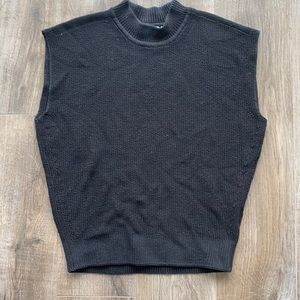 Uniqlo U vest brand new